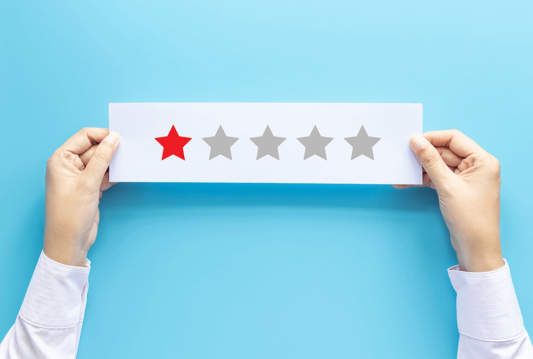 5 stars on a piece of paper. One is red and the other four are grey